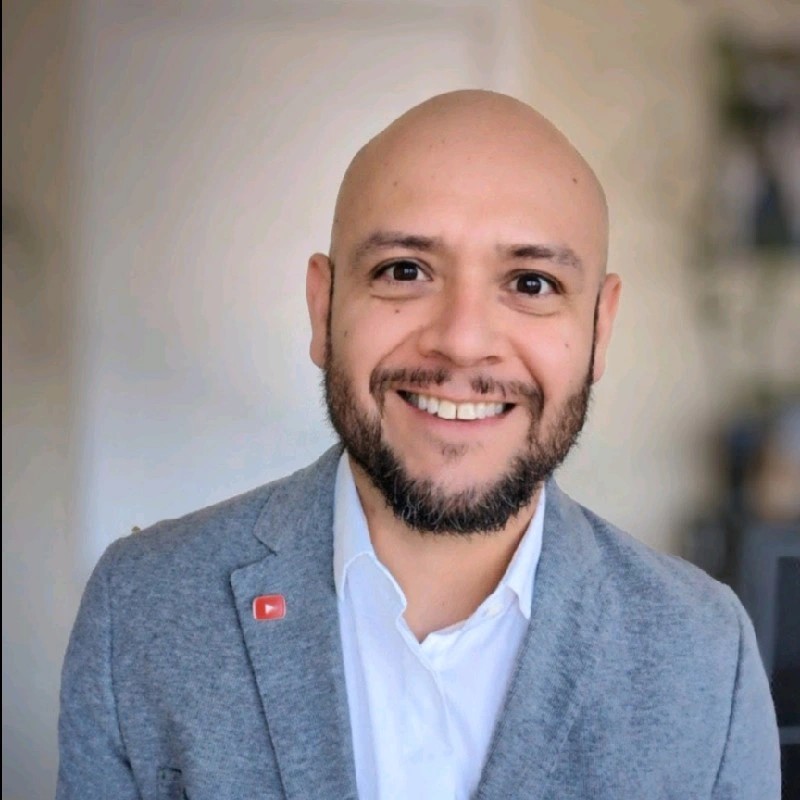 Santos Flores, Founder of Fieldhouse